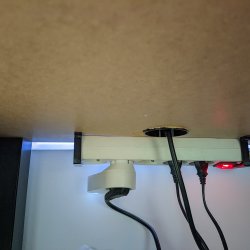 Fixation de la rallonge et passage de câbles